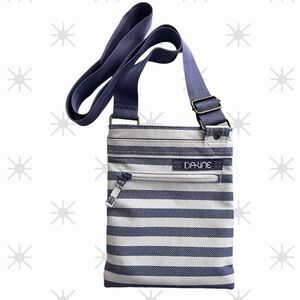 Like New Dakine Purse